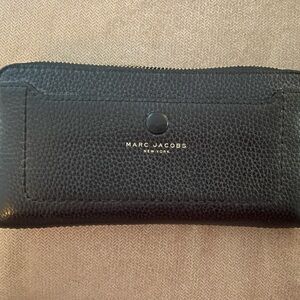 Marc Jacobs Textured Black Wallet. Excellent used condition.